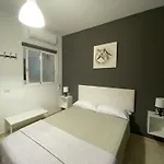 Deluxe In Shared In Cristianos Playa Habitacionstanza Air-conditioned *