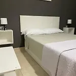 Deluxe In Shared In Cristianos Playa Habitacionstanza Air-conditioned