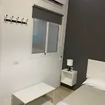 Deluxe In Shared In Cristianos Playa Habitacionstanza Air-conditioned Privatunterkunft