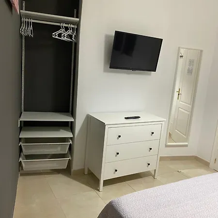 Deluxe In Shared In Cristianos Playa Habitacionstanza Air-conditioned Homestay *