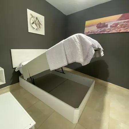 Quarto em Acomodações Particulares Deluxe In Shared In Cristianos Playa Habitacionstanza Air-conditioned Arona (Tenerife)