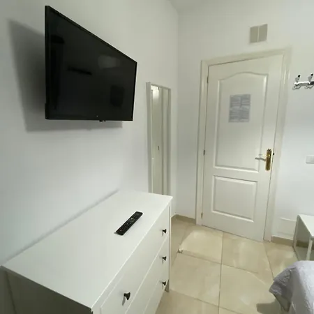Homestay Deluxe In Shared In Cristianos Playa Habitacionstanza Air-conditioned *