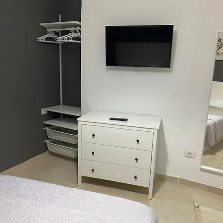 Deluxe In Shared In Cristianos Playa Habitacionstanza Air-conditioned Homestay Arona (Tenerife)