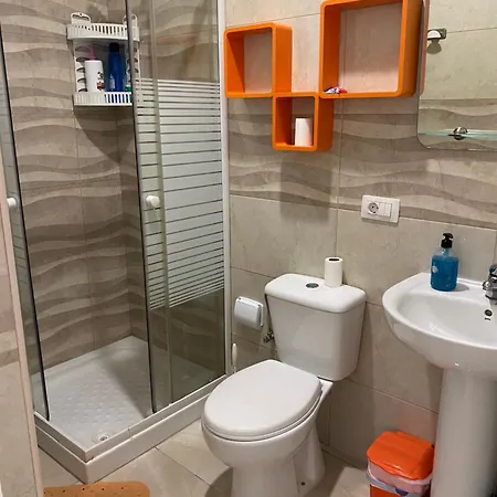Quarto em Acomodações Particulares Deluxe In Shared In Cristianos Playa Habitacionstanza Air-conditioned